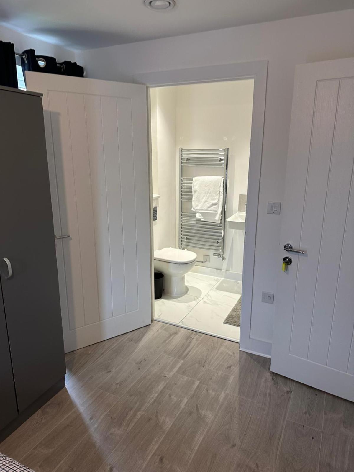 Lush King Ensuite In A Shared Home Manchester Buitenkant foto