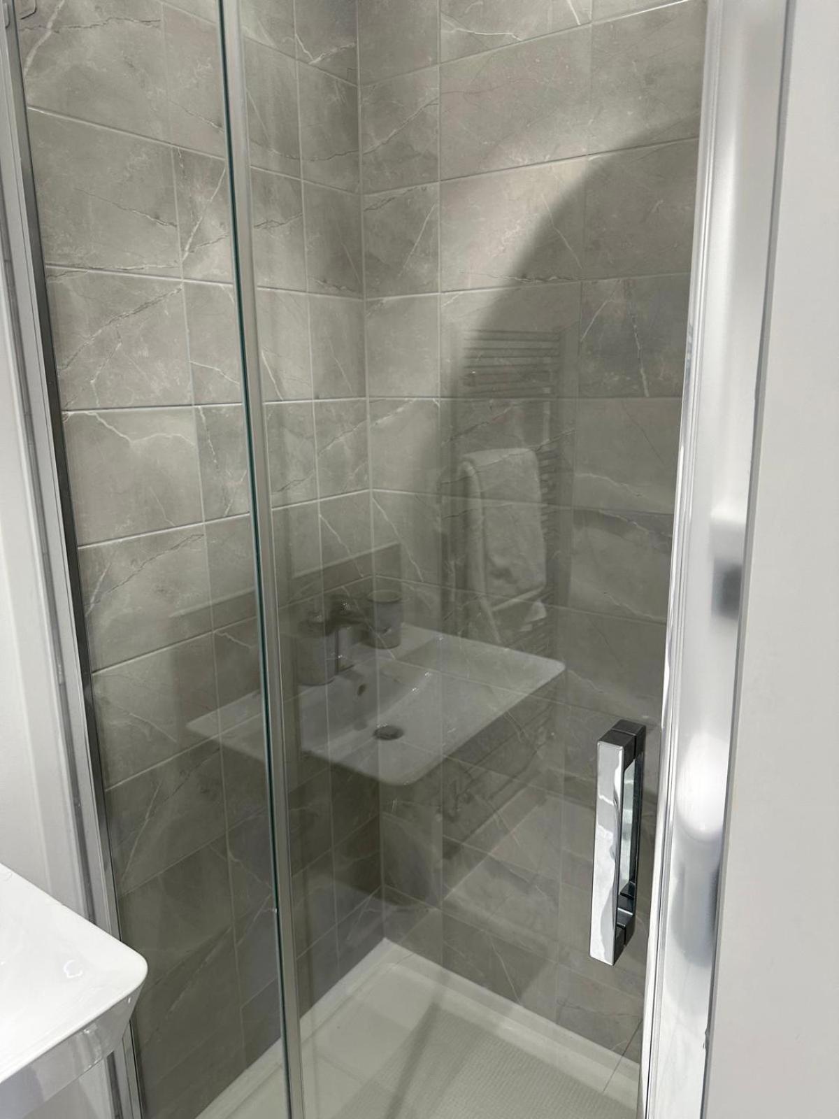 Lush King Ensuite In A Shared Home Manchester Buitenkant foto