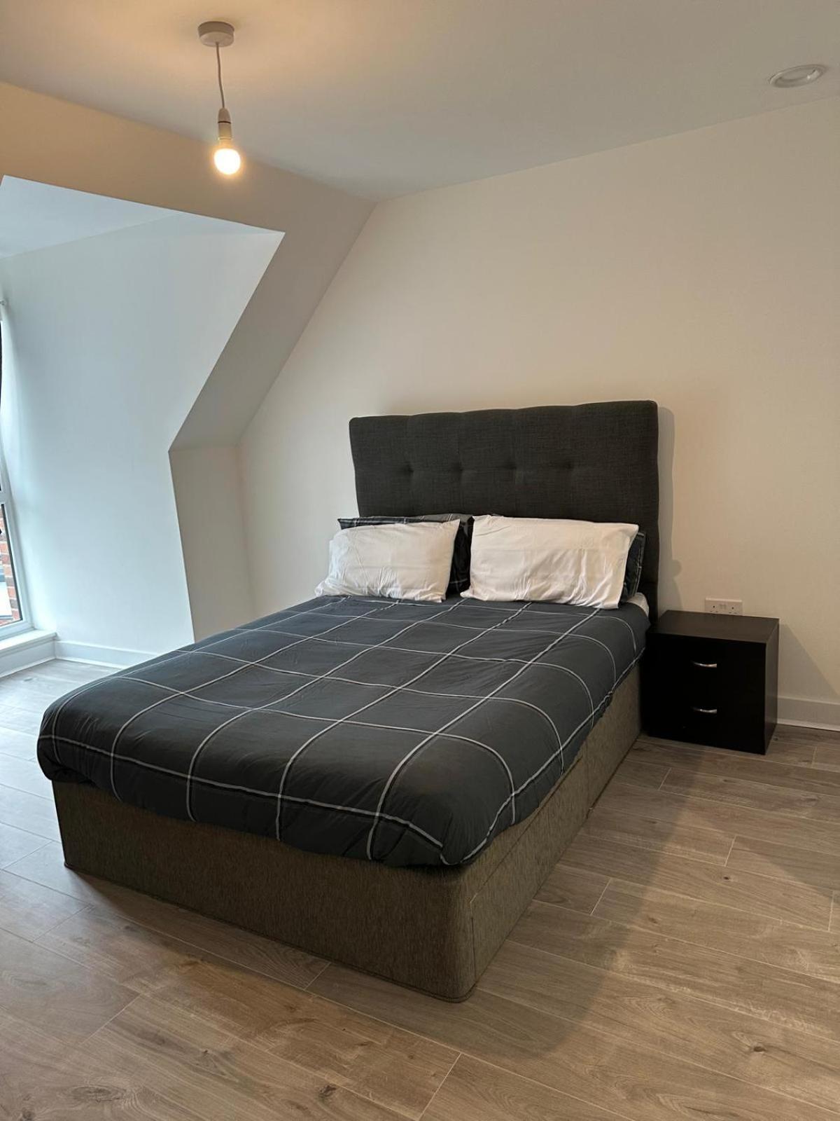 Lush King Ensuite In A Shared Home Manchester Buitenkant foto