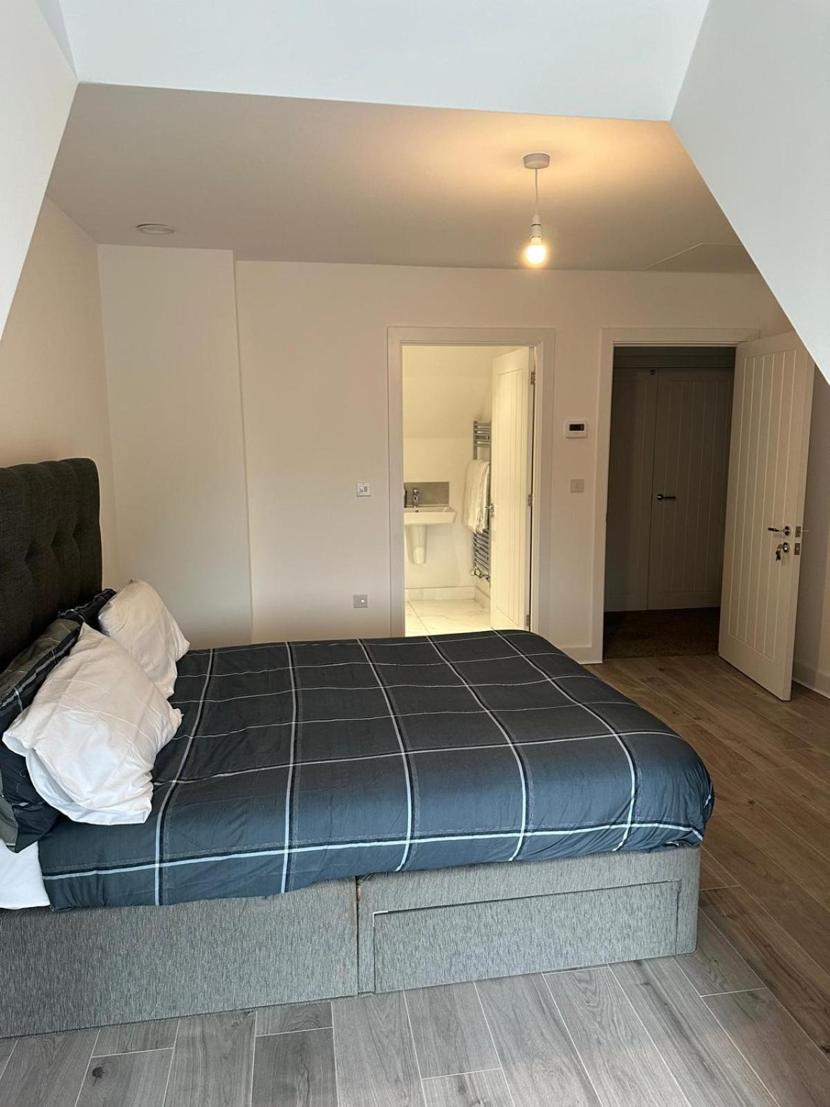 Lush King Ensuite In A Shared Home Manchester Buitenkant foto
