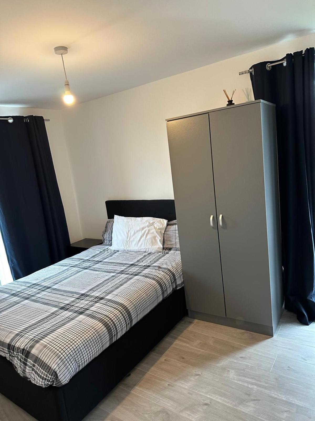 Lush King Ensuite In A Shared Home Manchester Buitenkant foto