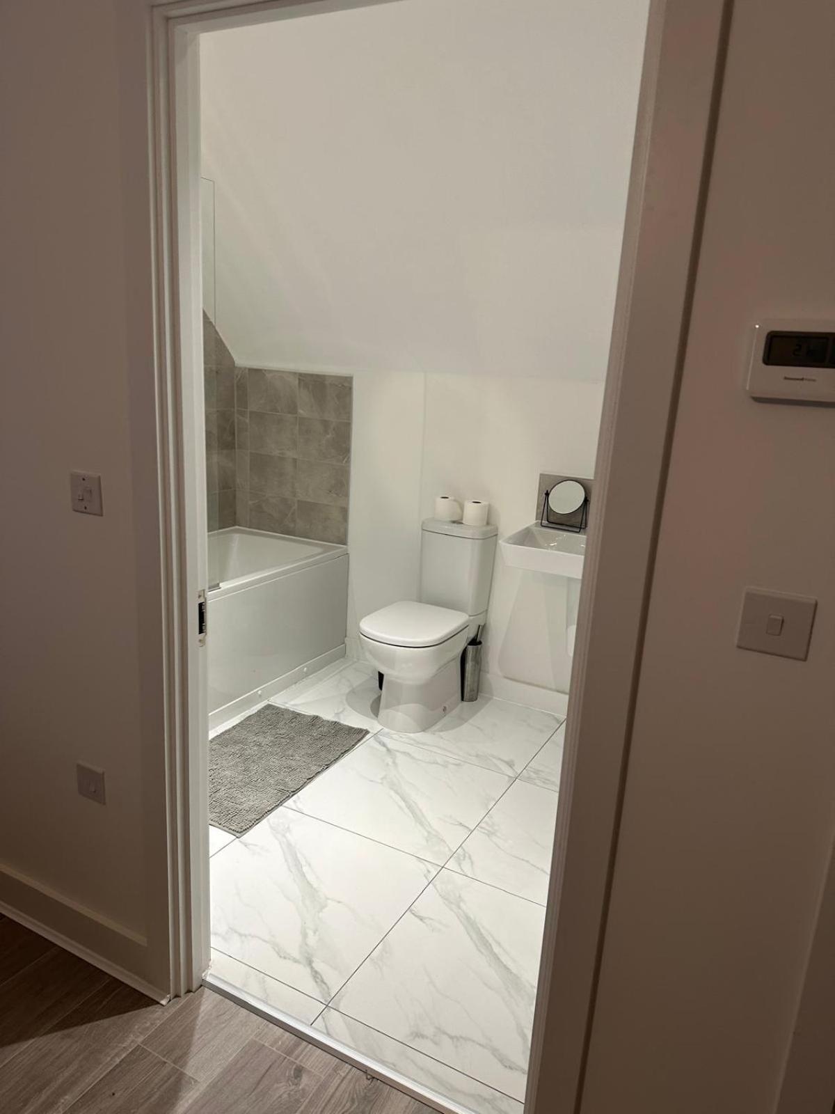 Lush King Ensuite In A Shared Home Manchester Buitenkant foto